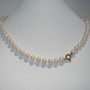 mc-bijoux-photo-collier-de-perles-blanche