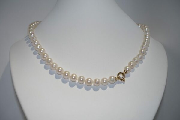 mc-bijoux-photo-collier-de-perles-blanche
