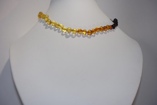 photo-ref-025-mc-bijoux-collier-bébé-ambre-original-certifié